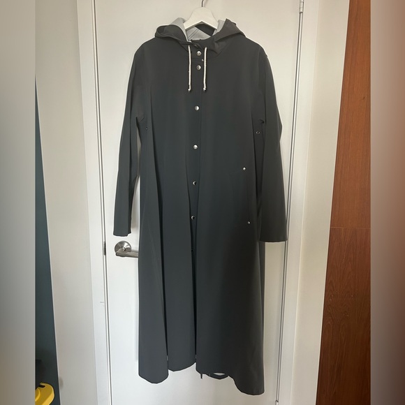 STUTTERHEIM | Mosebacke Long Matte Raincoat - Picture 2 of 5